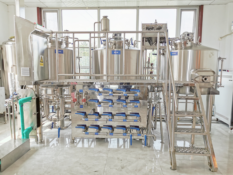 Пивоваренный завод с тремя сосудами на 1000 л